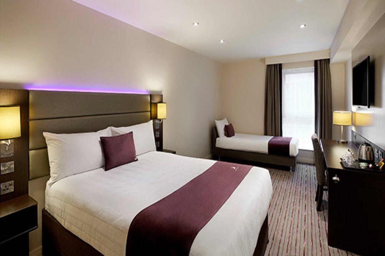 Premier Inn London Gatwick Airport South - London Road Кролей Экстерьер фото