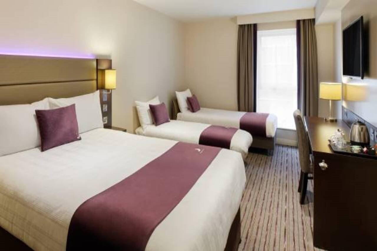 Premier Inn London Gatwick Airport South - London Road Кролей Экстерьер фото